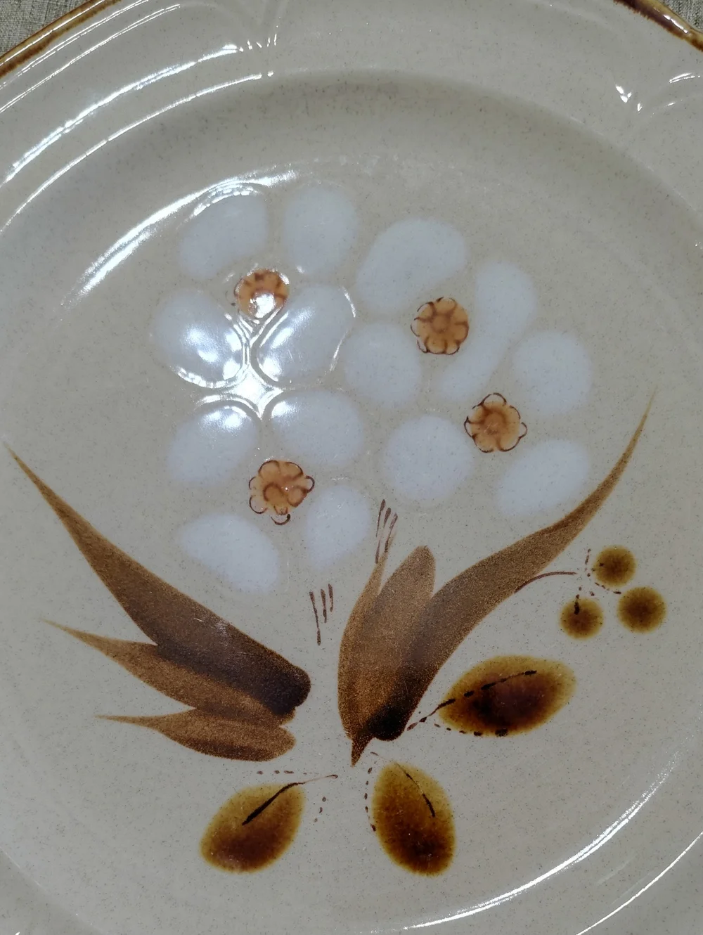 Vintage Hearthside Floral Stoneware Plate in Beige  with Brown & White Motif